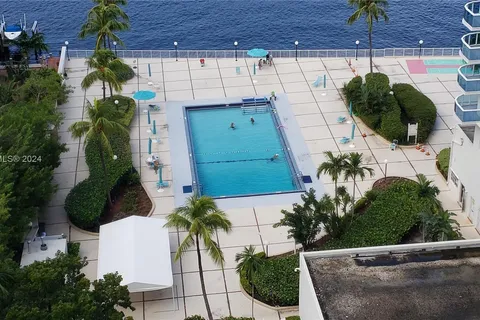 3800 S Ocean Dr # 425, Hollywood FL 33019