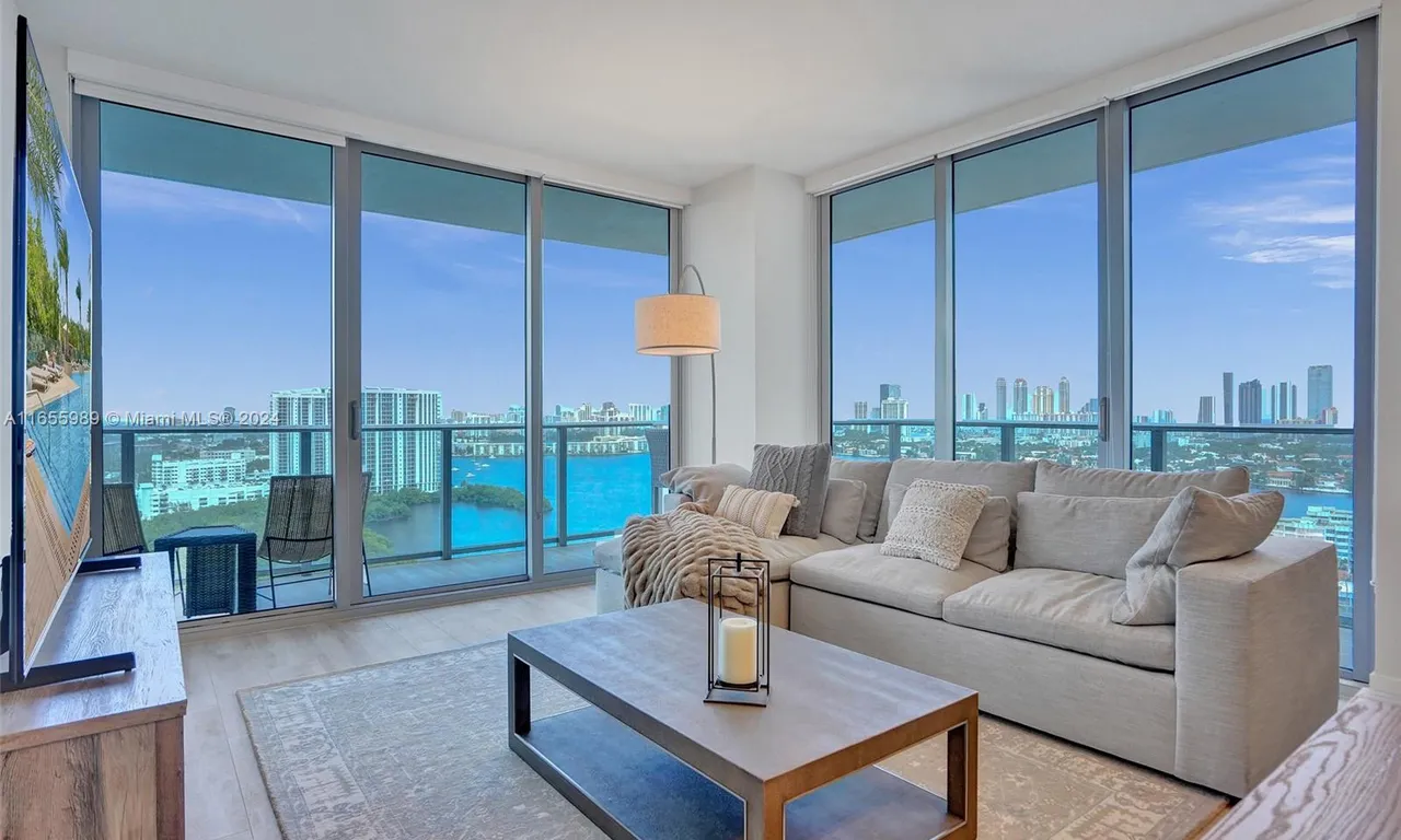 16385 Biscayne Blvd # 2107, North Miami Beach FL 33160