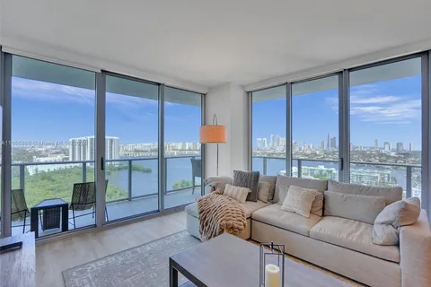 16385 Biscayne Blvd # 2107, North Miami Beach FL 33160