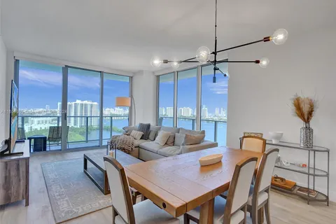 16385 Biscayne Blvd # 2107, North Miami Beach FL 33160