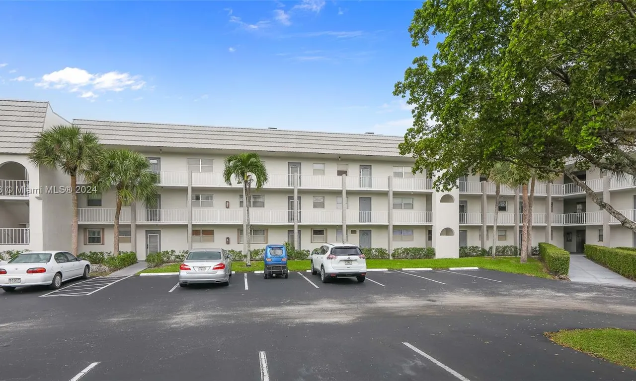 8510 Sunrise Lakes Blvd # 202, Sunrise FL 33322