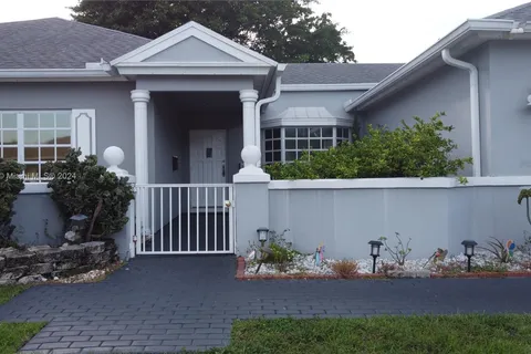 4511 Queen Palm Ln, Tamarac FL 33319