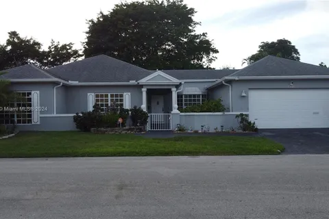 4511 Queen Palm Ln, Tamarac FL 33319