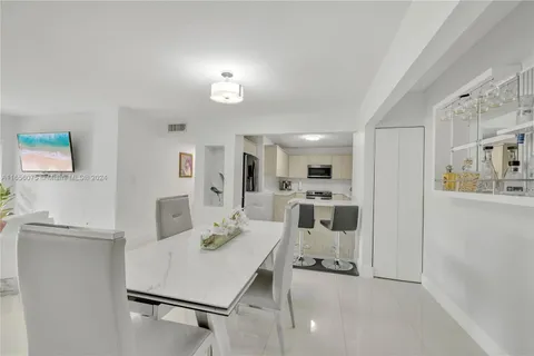 8889 Fontainebleau Blvd # 210, Miami FL 33172