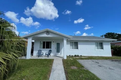 871 SE 3rd Place, Hialeah FL 33010