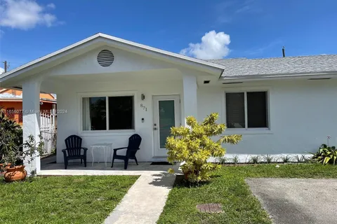 871 SE 3rd Place, Hialeah FL 33010