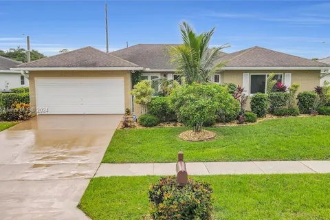 10982 S Greentrail Dr S, Boynton Beach FL 33436