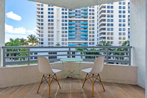 1401 Bay Rd # 504, Miami Beach FL 33139