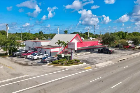 1601 E Sample Rd, Pompano Beach FL 33064