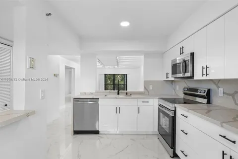 7290 Kinghurst Dr # 306, Delray Beach FL 33446