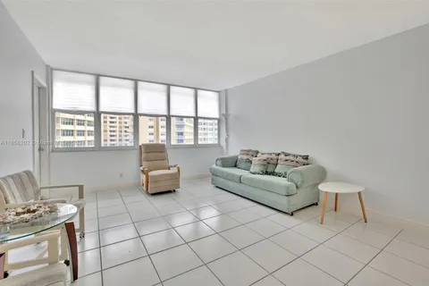 1801 S Ocean Dr # 541, Hallandale Beach FL 33009