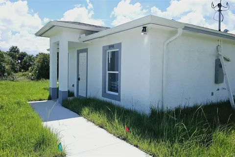 1098 Edgerton Ave, Lehigh Acres FL 33974