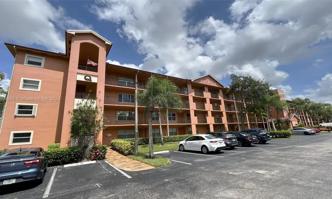 601 SW 142nd Ave # 305Q, Pembroke Pines FL 33027