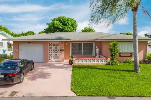 4607 NW 47th St, Tamarac FL 33319