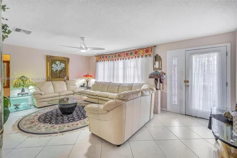 4607 NW 47th St, Tamarac FL 33319