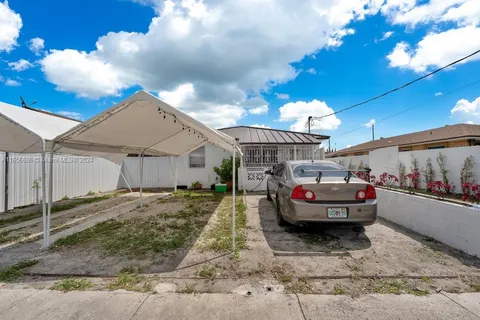 3132 NW 27th St, Miami FL 33142