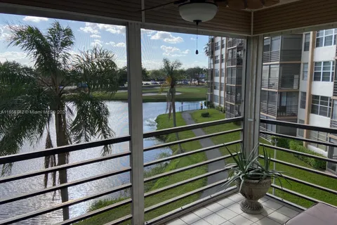 1200 Saint Charles Pl # 321, Pembroke Pines FL 33026