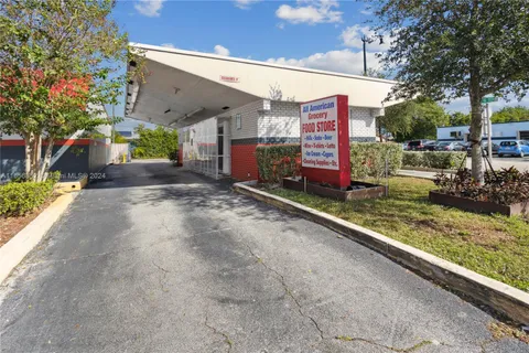 1631 E Sample Rd, Pompano Beach FL 33064