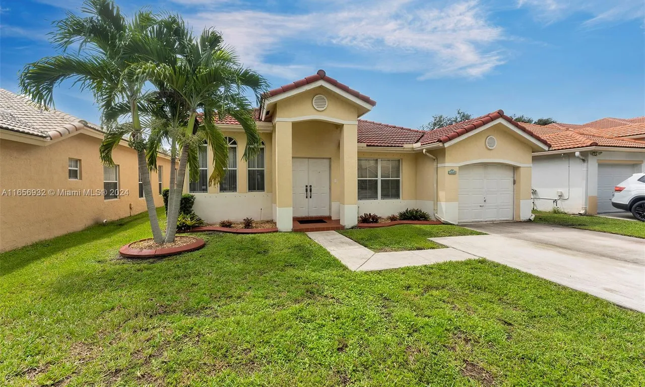 14066 S Cypress Cove Cir, Davie FL 33325