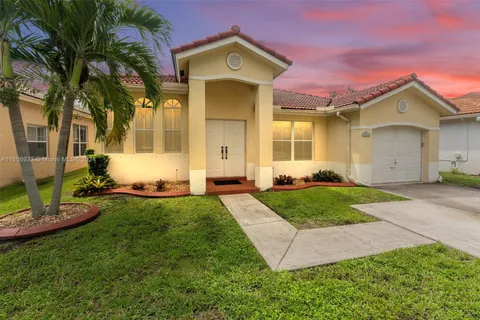 14066 S Cypress Cove Cir, Davie FL 33325