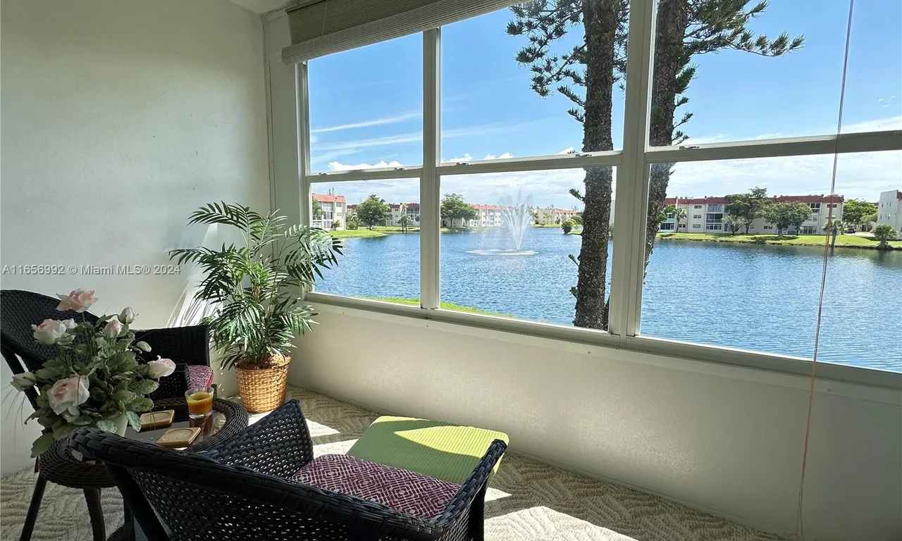 2950 W Sunrise Lakes Dr # 208, Sunrise FL 33322