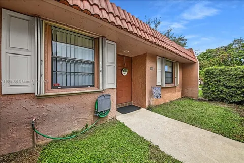 30 Toledo Ct # 35, Davie FL 33324