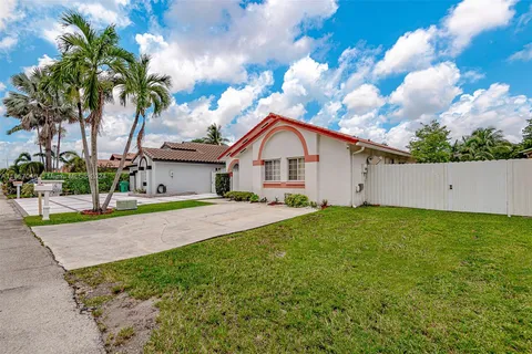 16711 NW 74th Ct, Hialeah FL 33015