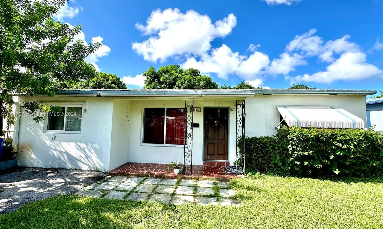 2843 Dewey St, Hollywood FL 33020