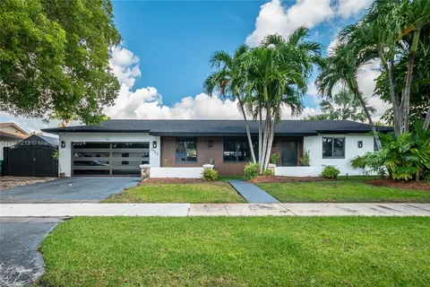 8325 SW 206th Ter, Cutler Bay FL 33189