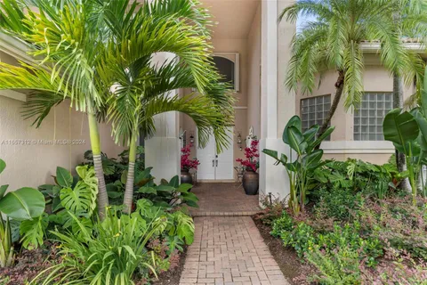 774 Regal Cove Rd, Weston FL 33327