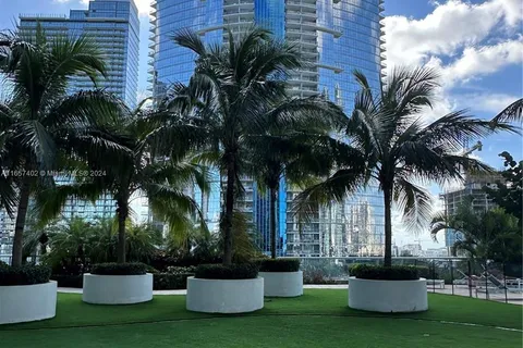 888 Biscayne Blvd # 1512, Miami FL 33132