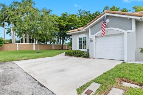 4279 SW 10th Ct, Deerfield Beach FL 33442