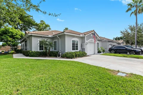 4279 SW 10th Ct, Deerfield Beach FL 33442