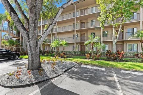 12750 SW 15th St # 204D, Pembroke Pines FL 33027