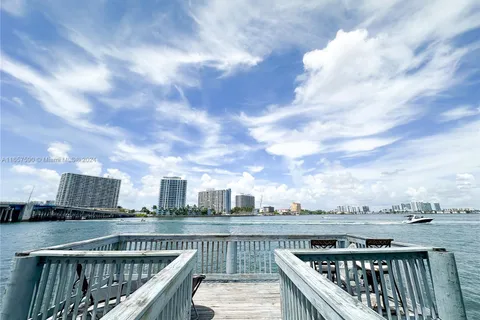 2130 Bay Dr, Miami Beach FL 33141