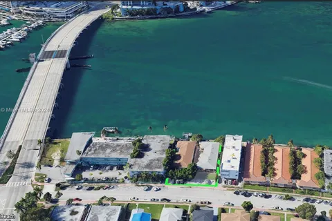 2130 Bay Dr, Miami Beach FL 33141
