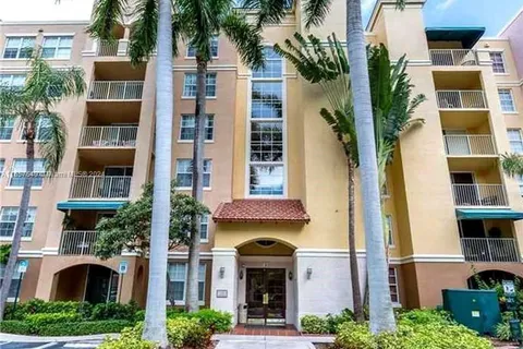 19501 E Country Club Dr # 104, Aventura FL 33180