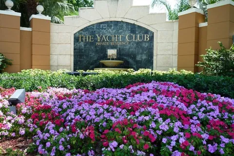 19501 E Country Club Dr # 104, Aventura FL 33180