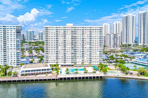 300 Bayview Dr # 1012, Sunny Isles Beach FL 33160