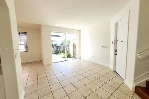 7633 NW 114th Path, Doral FL 33178