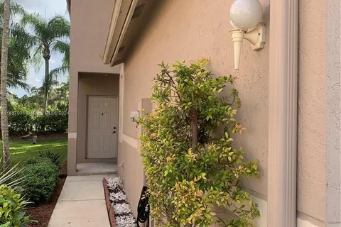 2074 Madeira D # 2074, Weston FL 33327