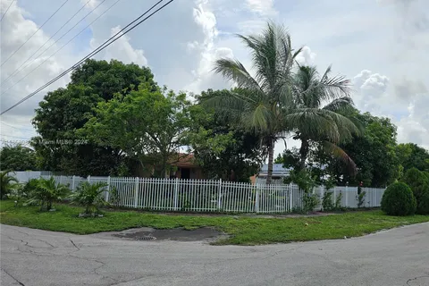 695 E 9th Ln, Hialeah FL 33010