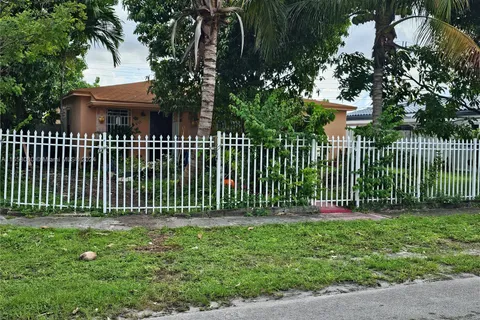 695 E 9th Ln, Hialeah FL 33010