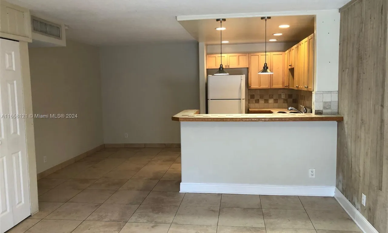 2611 Riverside Dr # 6, Coral Springs FL 33065