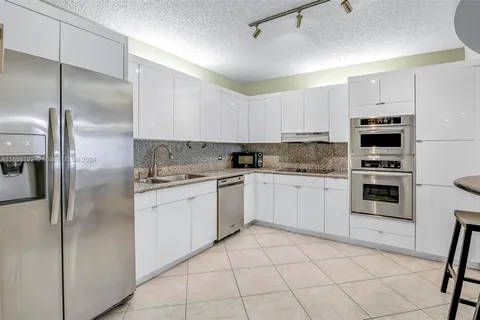 8855 Collins Ave # 10H, Surfside FL 33154