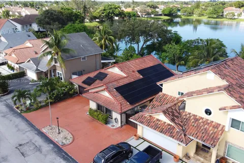 18840 NW 77th Ct, Hialeah FL 33015