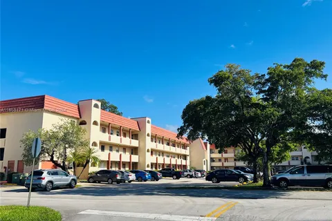 8020 N Sunrise Lakes Dr # 108, Sunrise FL 33322