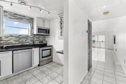 1150 Collins Ave # 301, Miami Beach FL 33139