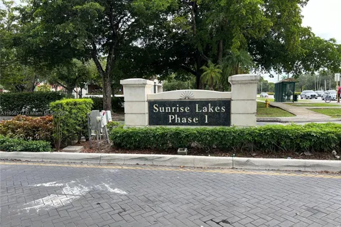 2651 E Sunrise Lakes Dr # 111, Sunrise FL 33322