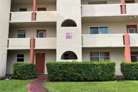 2651 E Sunrise Lakes Dr # 111, Sunrise FL 33322